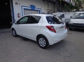 TOYOTA VITZ (4351)