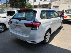 TOYOTA FIELDER (3720)