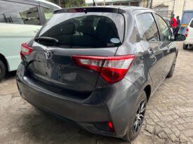 TOYOTA VITZ (8098)