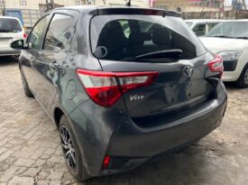TOYOTA VITZ (8098)