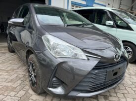 TOYOTA VITZ (8098)