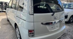 TOYOTA ISIS (9867)